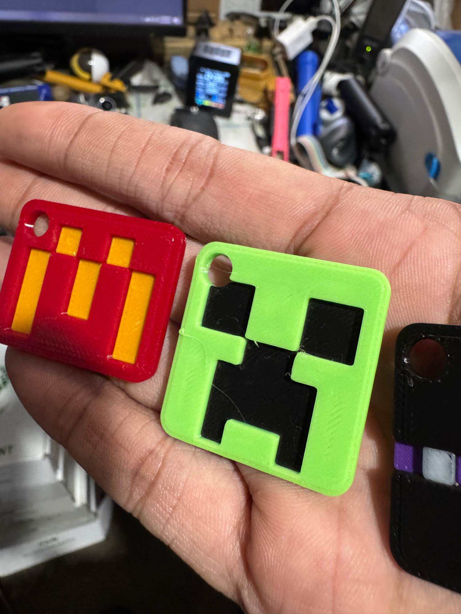 Minecraft-inspired Creeper enderman keychain