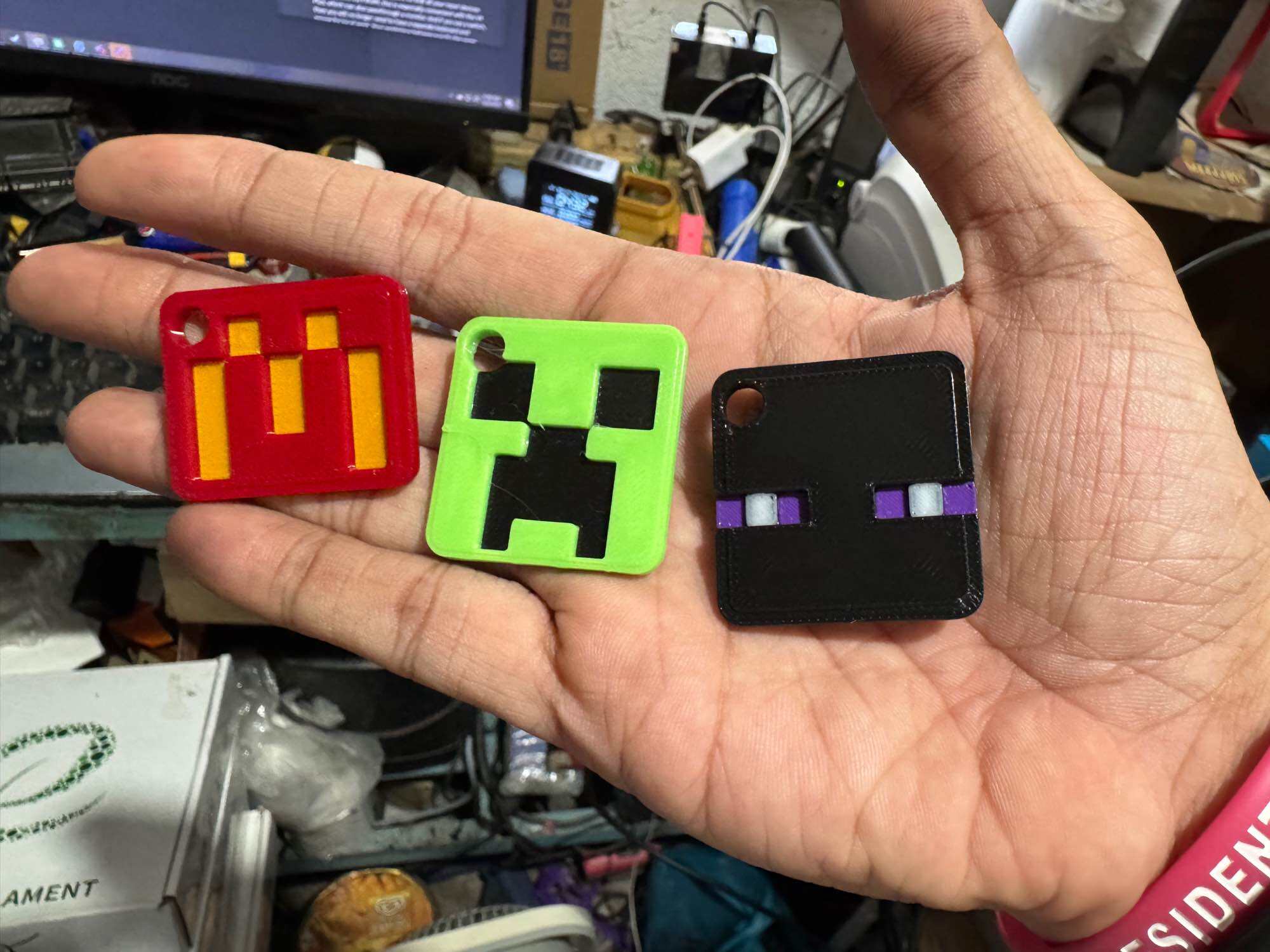 Minecraft-inspired Creeper enderman keychain