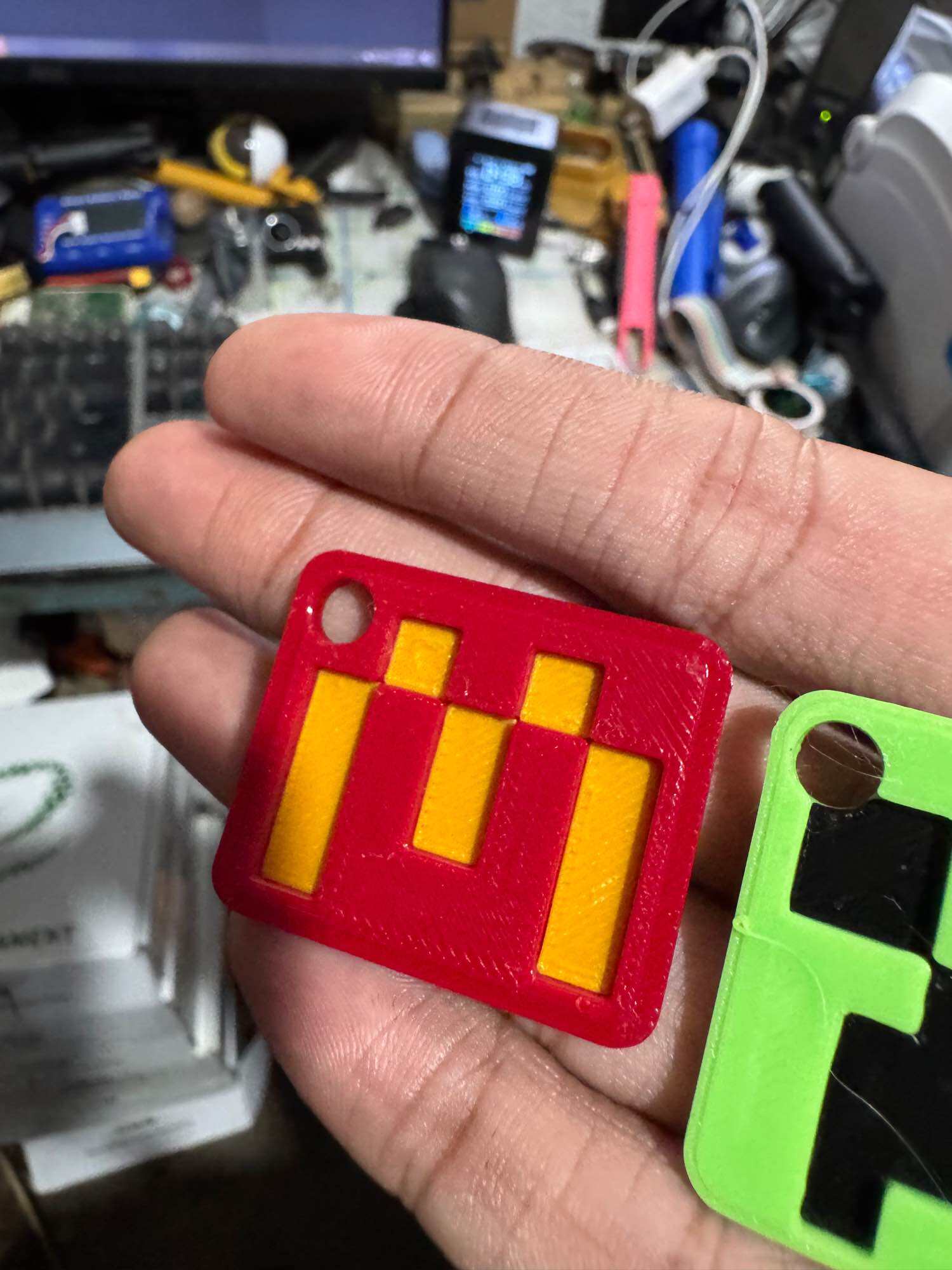 Minecraft-inspired Creeper enderman keychain